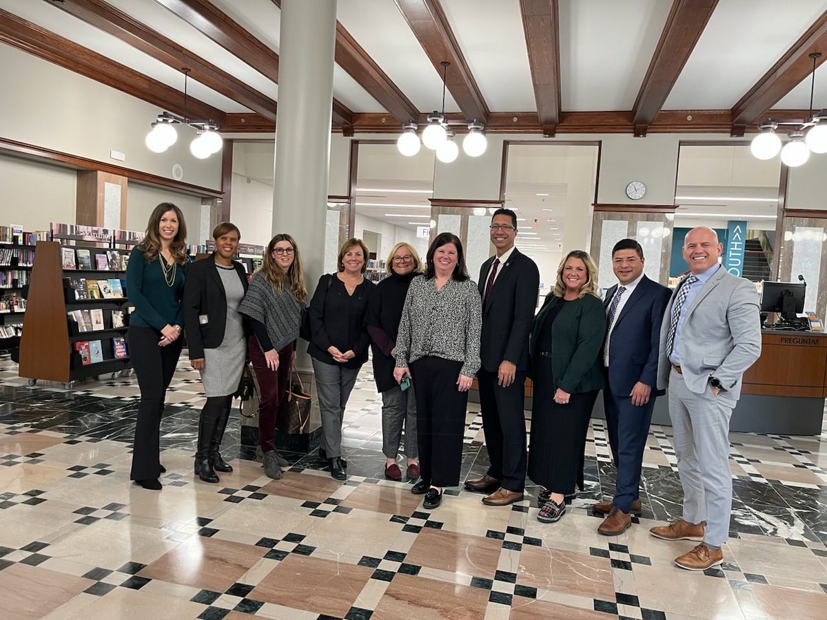 The executive leadership team ⁦@JolietJrCollege⁩ held our weekly cabinet meeting at the newly renovated ⁦@JolietLibrary⁩. ⁦@TheCityofJoliet⁩ has an absolute gem in the heart of Joliet!