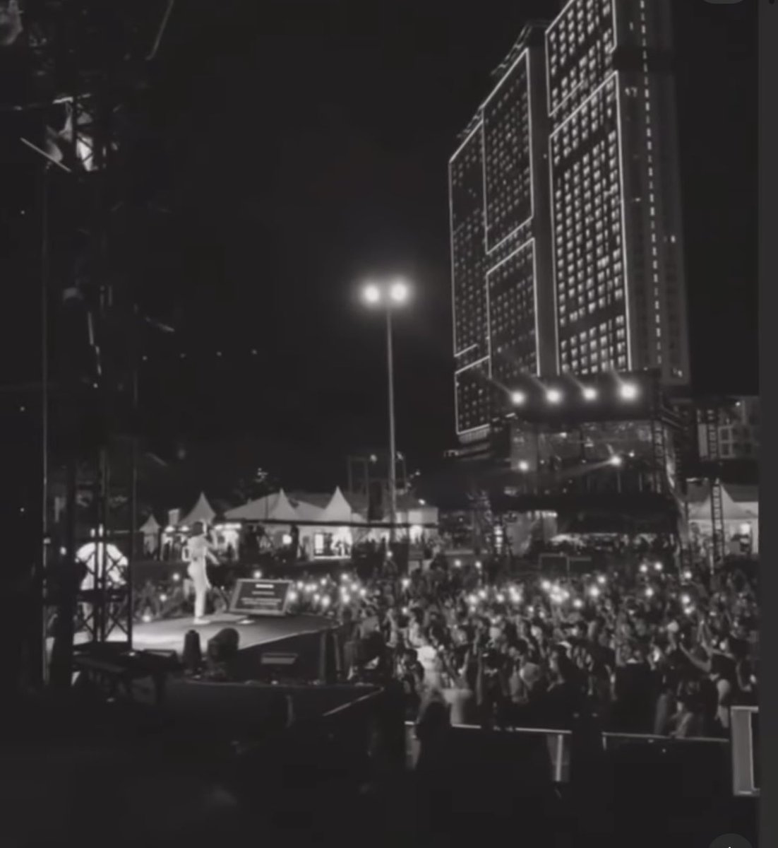 This year you guys took me all the way around the globe Numbers are a fun way to measure progress, but this journey is far greater. I can't thank you enough for showing up for me in more ways than I could've ever imagined here's to this next season of new music
otw!