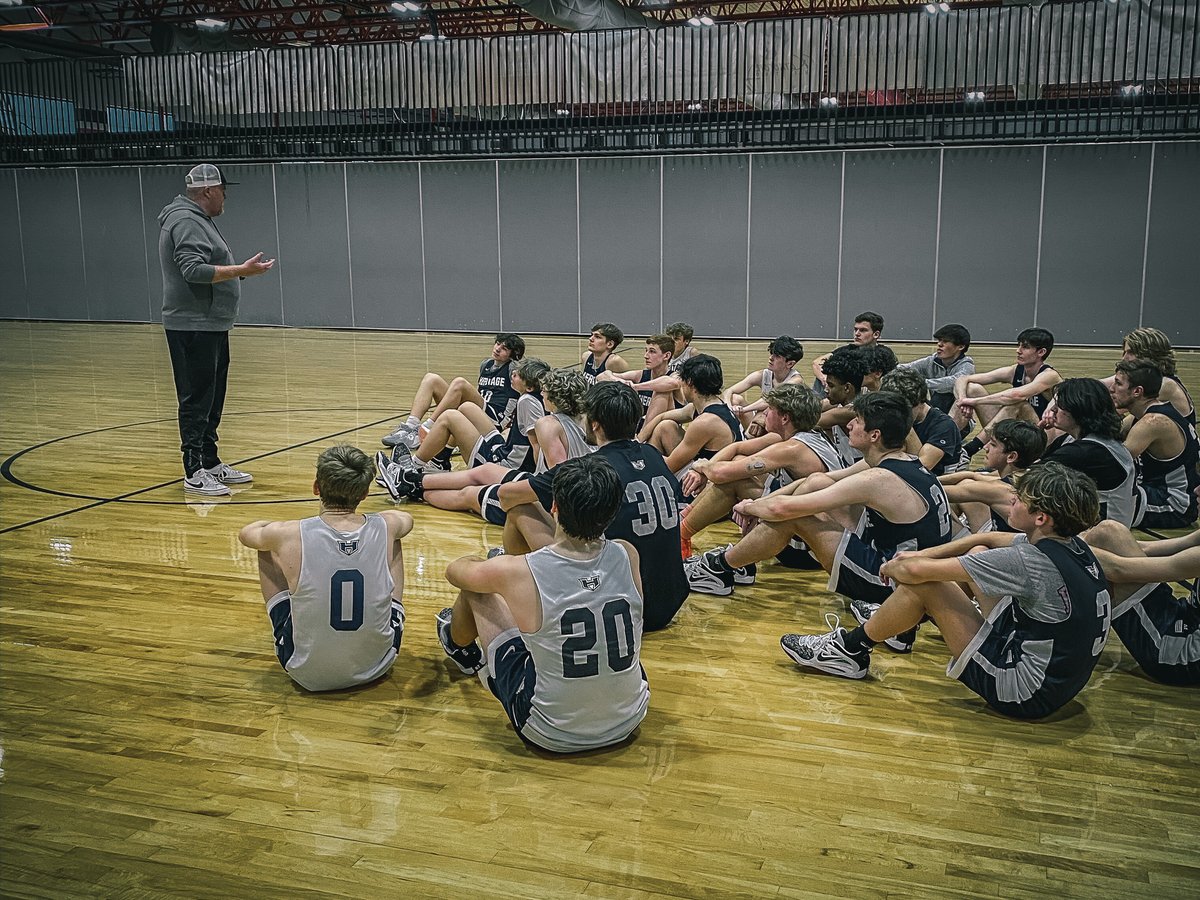 KrisFreemanPA's tweet photo. Thank you to @PFL_Sports and @fca_nmtn for the opportunity to come speak to the White House Heritage boys varsity and freshman basketball teams today @carlmiller23
#vision #foundationbuilding https://t.co/kzhr6u43jD