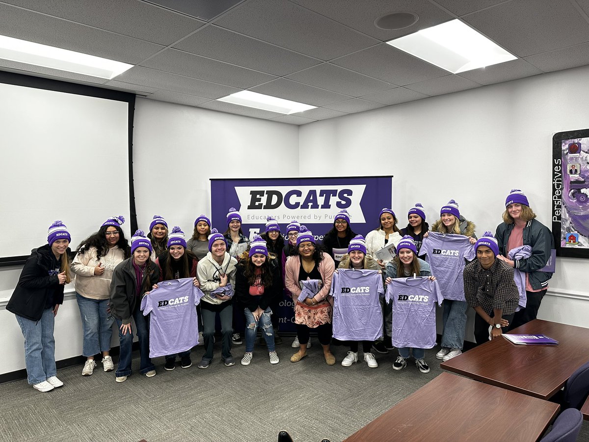 I know a spot that I love full well...so happy to take my teaching pathway students on a visit to K-State today! Thanks <a href="/KSUCollegeofEd/">K-State College of Ed</a> <a href="/Rschiefe/">Roger Schieferecke 🌾🌾🌾</a> <a href="/BethPesnell/">Beth Pesnell, Ph.D.</a> and all of the KSU #EDCATS