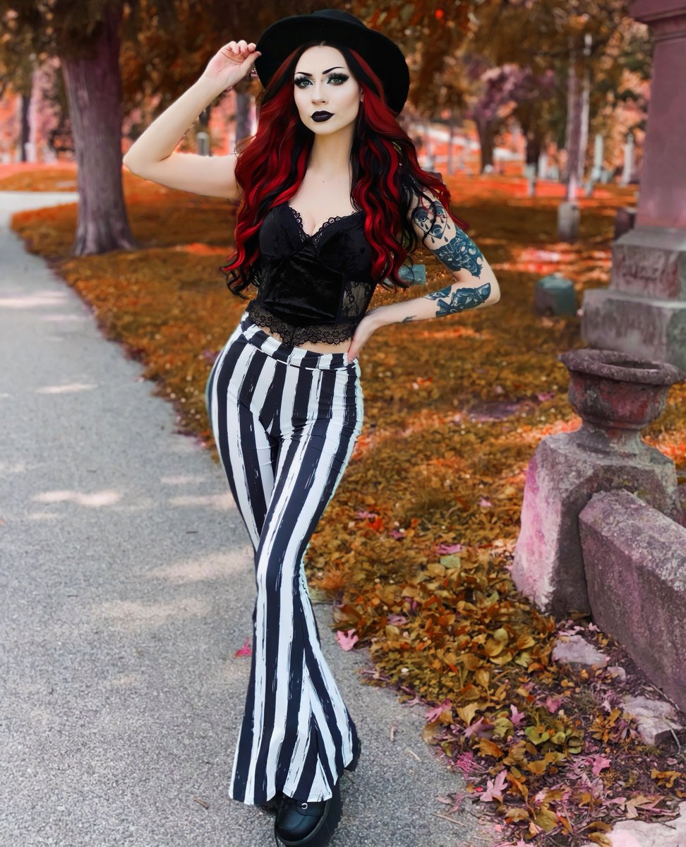 toofastclothing's tweet photo. The Perfect Pant Doesnt Exis....
↓↓
:
★ SHOP NOW ★ https://t.co/i3sHtBEiPg ★
:
:
★
#toofastclothing
#bellbottompants #bellbottoms #bellbottomsareback #bellbottomsforever #flarepants #flarepantslovers #hellzbellz #70spants #70sfashion #70sstyle#pastelgoth https://t.co/7EvYOz2W8m