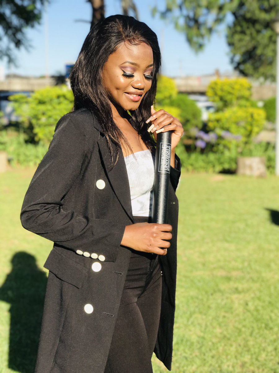 MambaWenzy's tweet photo. Finally got my Degree🥰 https://t.co/KaYj24Rero