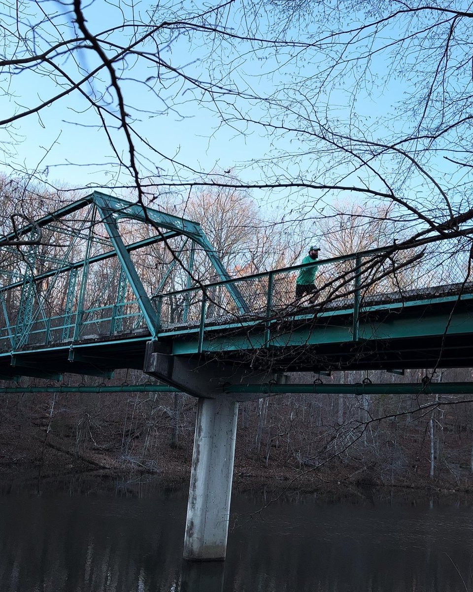 mac_cheeves's tweet photo. dusk in grindstone hollow 🏃🏻🦝
🎶 @Pharrell #downinatlanta
#tristaradventures #seenonmyrun #trailrunning #runtn #dusk #sunsetruns #leavenotrace #yetirunners #hillbillyviking https://t.co/gz3AXav5b7