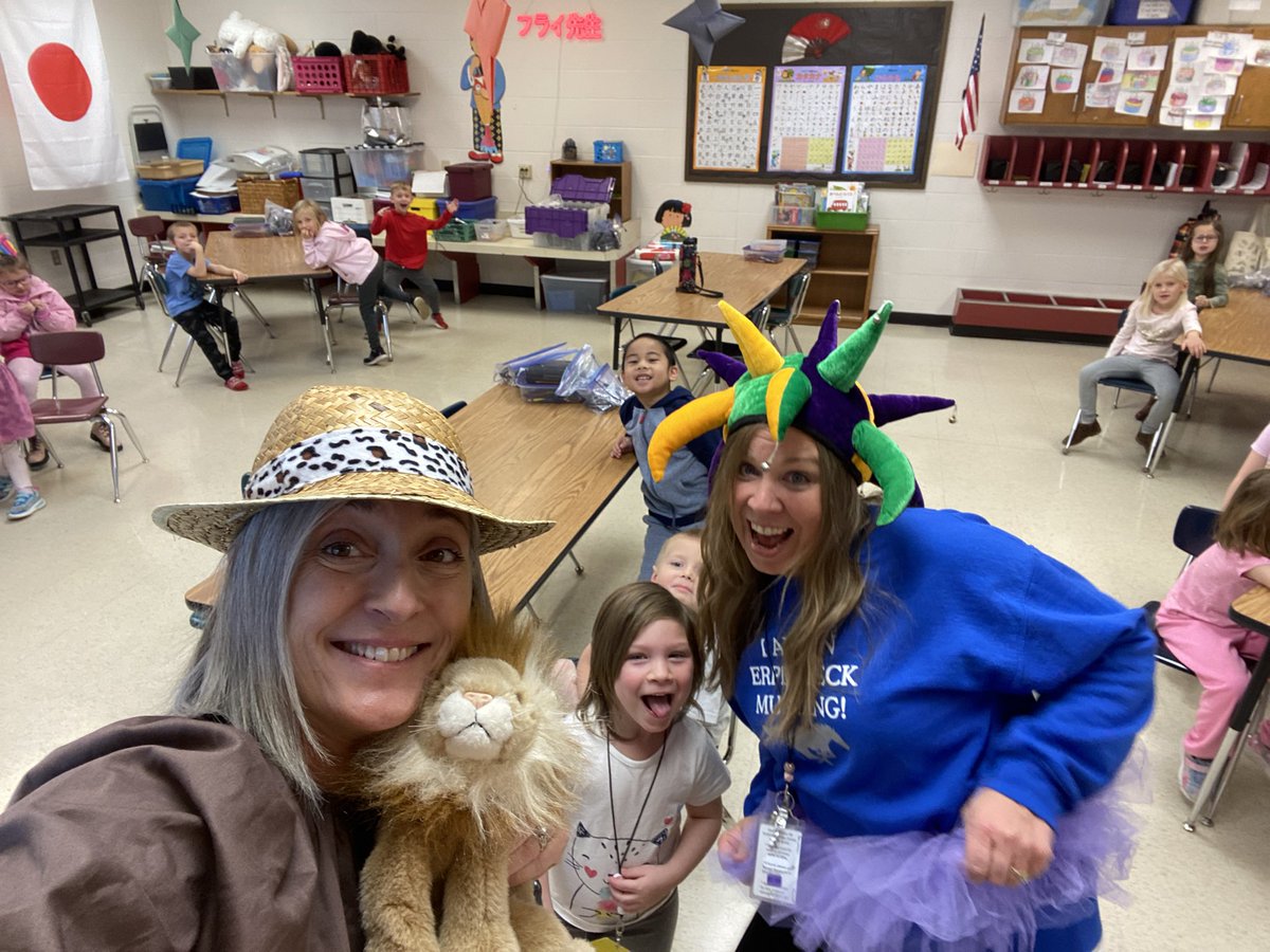 frysensei's tweet photo. Oh boy… more Star Colors for @EES_Mustangs kinders!!! #chairo #murasaki #FunwithFrySensei!! @barkerclass @McKinderCrew https://t.co/4dTeGXIisW