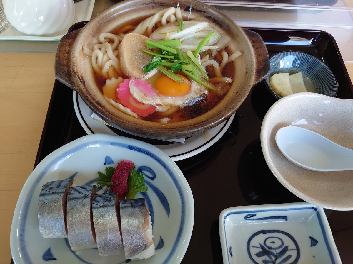 nanaetorasaba's tweet photo. 参りました‥板長！！
虎鯖棒寿司うまいっ！！
日替りランチも負けず知らず。
八戸らしいおかずです‥
お待ちしております🥰

日替りランチ☀️🍴
【から揚げ&amp;サメの蒲焼き】¥780
#八戸虎鯖 #虎鯖棒寿司
#虎鯖板長 #喫茶麻 https://t.co/pef94fDAFJ