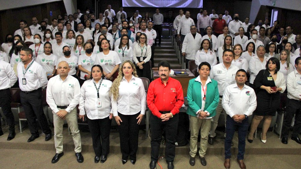 Tu_IMSS_TAM's tweet photo. La Dra. Velia Patricia Silva Delfín, delegada del #IMSSTamaulipas y el Dr. Pedro Luis Ramírez Perales, Srio. Gral. de la Sección X del #SNTSS presentaron la Estrategia Nacional #IdentidadIMSS con el objetivo de fomentar el buen trato, los derechos humanos y la igualdad de género. https://t.co/SMWNHsxHYz