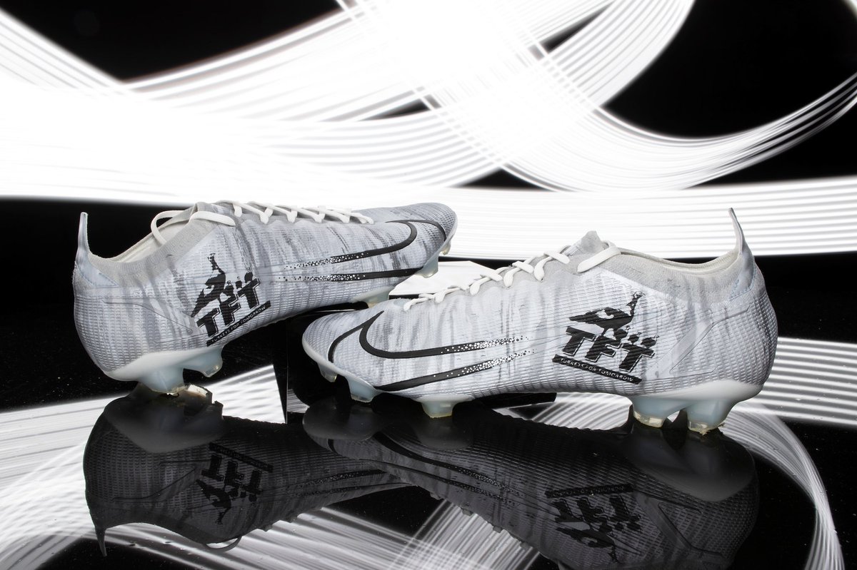 LoganCooke2's tweet image. This week I’ll be wearing these cleats to represent Turkeys for Tomorrow. They are doing some awesome work reinstating turkey populations across the country as well as educate people on how we can help protect this incredible bird. #MyCauseMyCleats