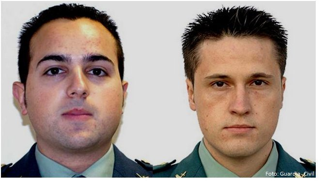 CCivicaCatalana's tweet photo. Hoy hace 15 años ETA asesinó a Fernando y Raúl. Tenían 23 y 24 años, toda la vida por delante. Hacía pocos meses que habían entrado en la Guardia Civil.

Algunos se empeñan en que os olvidemos y así hacer más fácil blanquear a vuestros asesinos. Nunca dejaremos de recordaros. https://t.co/iUXpdPGbsM