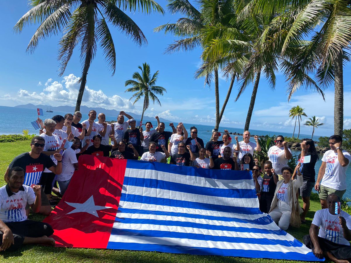 Pacific_2030's tweet photo. #DSM advocates @pacblueline joined the #GlobalFlagRaising 2 mark the 61st year the #Morningstar was raised. @ilolahia_es  says, we'll continue to push this at the policy making decisions with the leaders and not just focus on #emotionalcampaign #FreeWestPapua #PapuaMerdeka https://t.co/xRhkyNkvp9