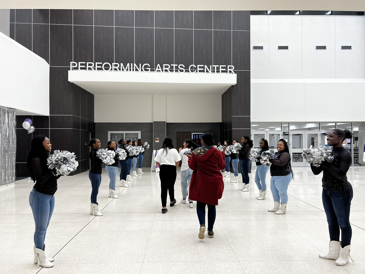 DrUtakrit's tweet photo. Itβs course selection night @HumbleISD_HHS Looking forward to talking about #AdvancedAcademic options for our students tonight! https://t.co/D9rW45JWdZ