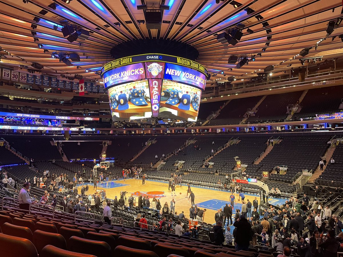 _RyanBecker's tweet photo. Home of the 1999 NBA Champs! But tonight, Bucks vs. Knicks https://t.co/GlGsfDcYah