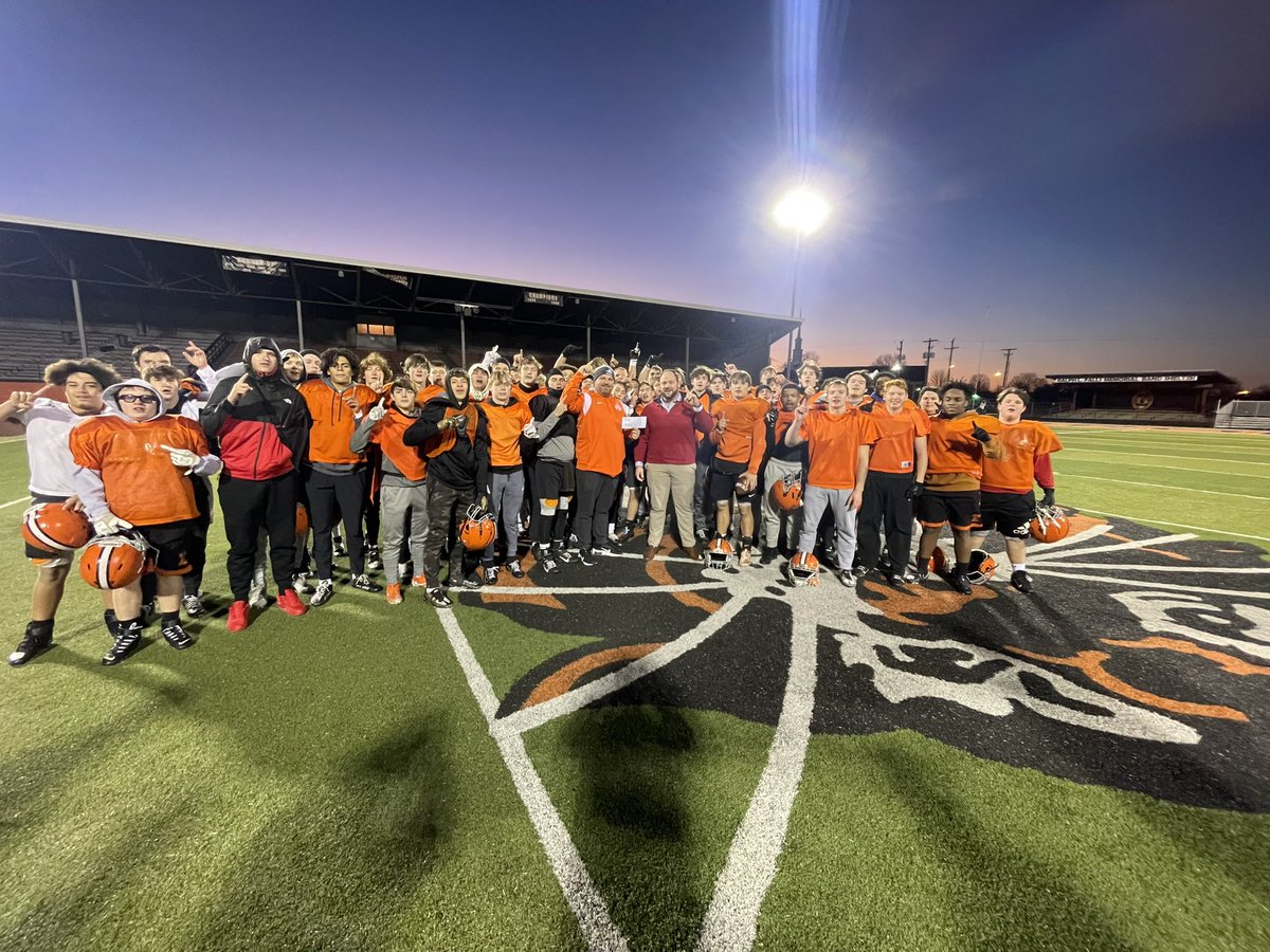 Thank you Mayor of Ironton <a href="/SamuelCramblit/">Samuel Cramblit</a> and Ironton Recreation Department for your support of Ironton Football.  #GoTigers!🐅
#JustWINit