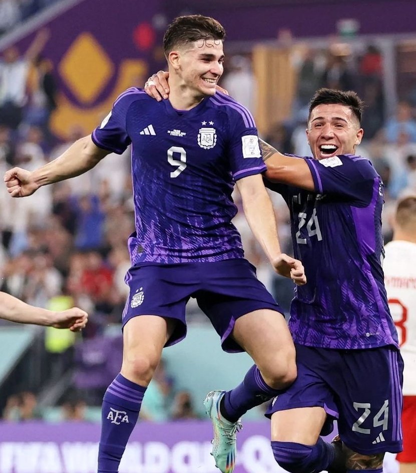 Un paso más! Ahora 8vos contra #Australia ADN <a href="/RiverPlate/">River Plate</a> garantía de buenos resultados. Vamos Argentina 🇦🇷
<a href="/afa/">AFA</a> <a href="/Argentina/">🇦🇷 Selección Argentina ⭐⭐⭐</a> <a href="/fifaworldcup_es/">Copa Mundial FIFA 🏆</a> #Qatar2022 #ArgentinaPolonia #QatarWorldCup2022