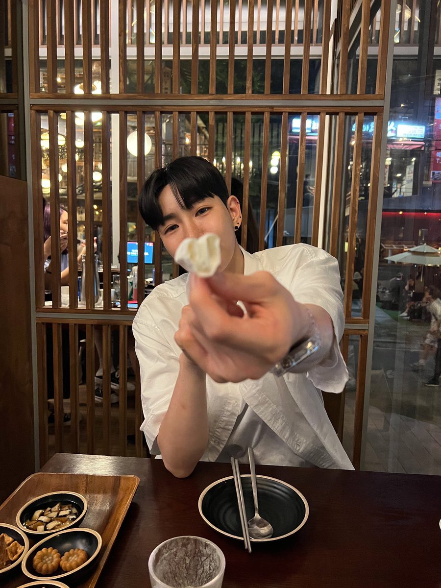 baest_ar's tweet photo. @chirrychirryv 맡겨둔 사진 두고 갑니다😉 https://t.co/yy15ZRFgxk