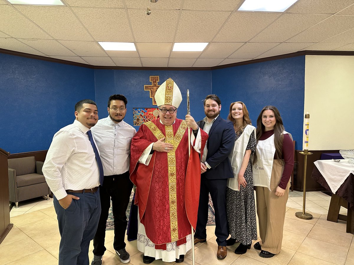 Congratulations to the five newly confirmed and fully initiated Catholics from ⁦<a href="/UCCatUTA/">U(niversity) C(atholic) C(ommunity)</a>⁩. It was a joy to be with them this evening and to celebrate the sacraments with them on this Feast of the Apostle St. Andrew! ⁦<a href="/FWdiocese/">Catholic Diocese of Fort Worth</a>⁩ ⁦<a href="/AdvFdn/">Advancement Foundation Diocese of Fort Worth</a>⁩ ⁦<a href="/TCUCatholic/">TCU Catholic</a>⁩