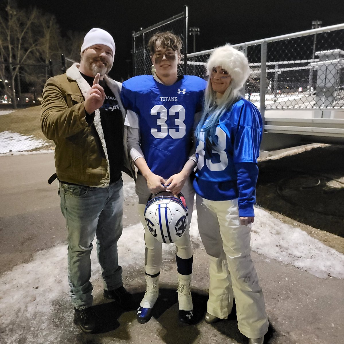 Quin4theWin's tweet photo. Grateful for my football family. #MAMA2022 #footballfamily #RecruitReady https://t.co/HKvmVzjJ7X