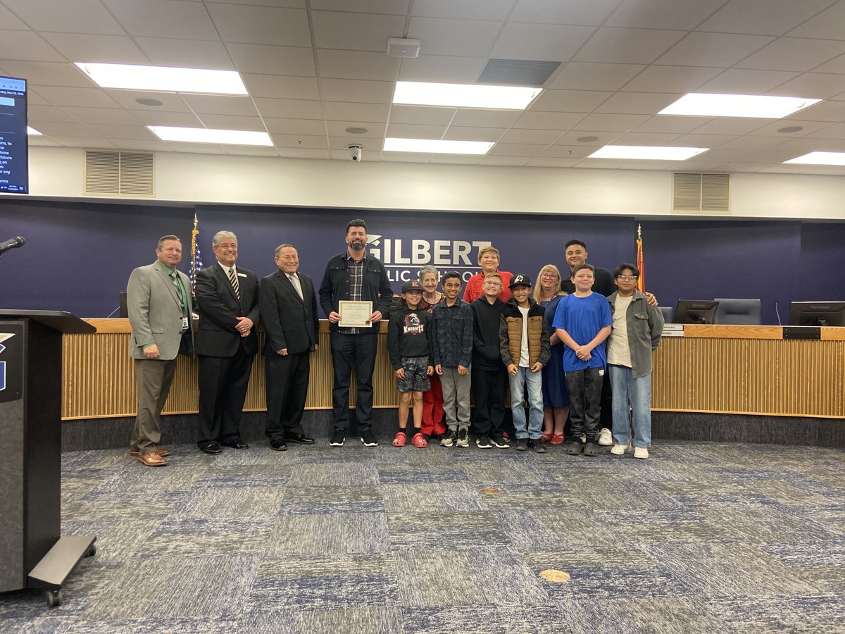 GilbertElTigers's tweet photo. Congrats to Mrs. F and to Michael Edgmon for their Superintendent Recognition Awards. Mrs. F was honored for her outstanding work in multicultural art. Michael was recognized for his volunteerism and mentorship of young men. Gilbert El is better because of you! https://t.co/8JxuaSPSqC