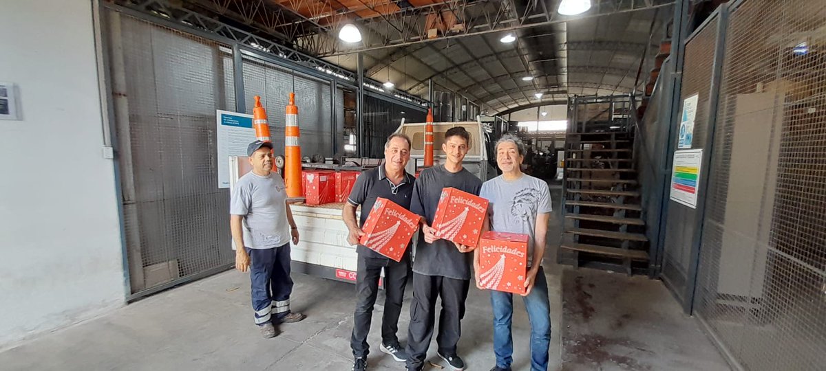 APJGas_CTA's tweet photo. Van llegando las fiestas y desde la APJGAS queremos estar presentes con cada compañero y compañera.
Empiezan a llegar las cajas navideñas #APJGAS
Naturgy- Centro San Martin https://t.co/VMKaK4aGEZ