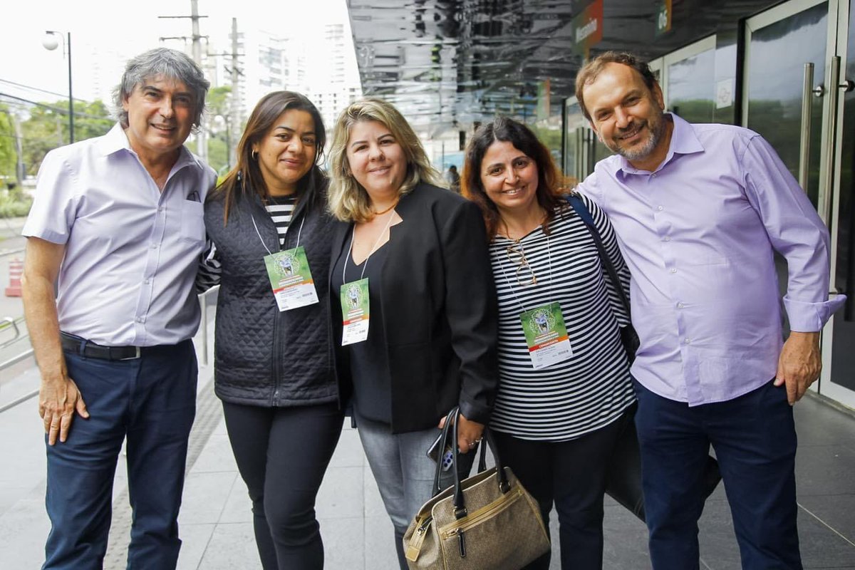 carlosgiannazi's tweet photo. Na luta com os profissionais da Educação! Eu e o vereador @CelsoGiannazi estivemos no Congresso da #APROFEM para dialogar com os profissionais da Educação sobre a realidade das escolas e os ataques que os educadores vêm sofrendo.
#CongressoAPROFEM https://t.co/6s66Rb6GMq
