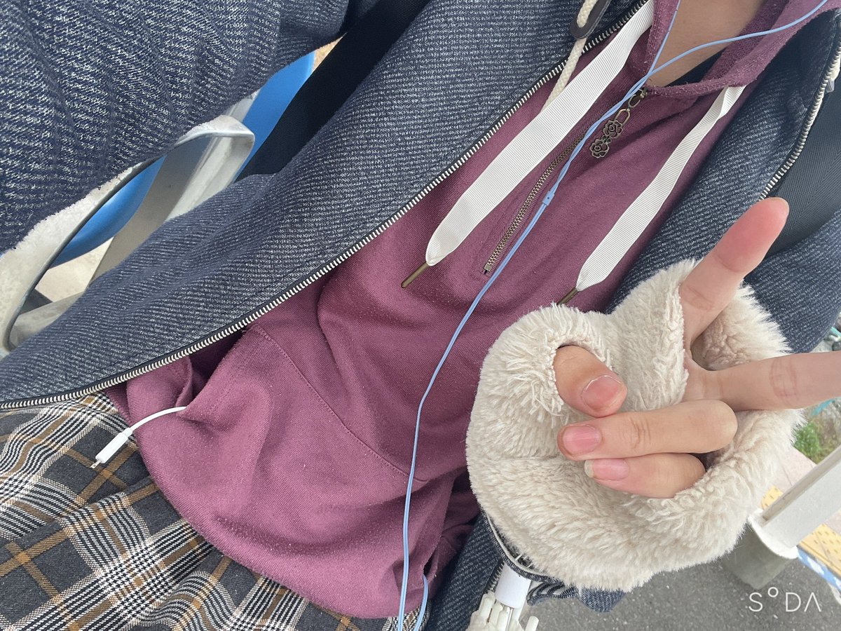 kogane__0617's tweet photo. おはよぉございます(｀･ω･´)ｷﾘｯ
師走になりましたね！

寒いけど #axesfemme  着て温まりましょう！

outer ＊  #TAKAQ 
tops＊  #axesfemme
 skirt ＊  #しまむら
shoes ＊  #axesfemme_POETIQUE 

小物 ＊ 手袋、リュック  #axesfemme

  #axesfemmeアンバサダー https://t.co/T57gTf8mJr