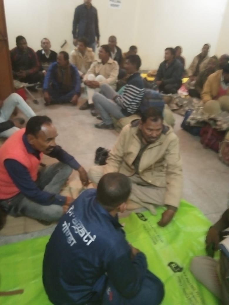 #यूपी होमगार्ड्स जवानो को दिल्ली एमसीडी चुनाव कराने के लिए सुरक्षा व्यवस्था हेतु दिल्ली भेजा गया हैं जिसमे दिल्ली प्रशासन के द्वारा बहुत लापरवाही की जा रही हैं दिल्ली प्रशासन से अनुरोध है तत्काल मामले को संज्ञान में लिया जाए
<a href="/LtGovDelhi/">LG Delhi</a> 
<a href="/sbksinghips/">S b k singh</a> 
<a href="/CPDelhi/">CP Delhi #DilKiPolice</a> 
<a href="/AmitShahOffice/">Office of Amit Shah</a>
