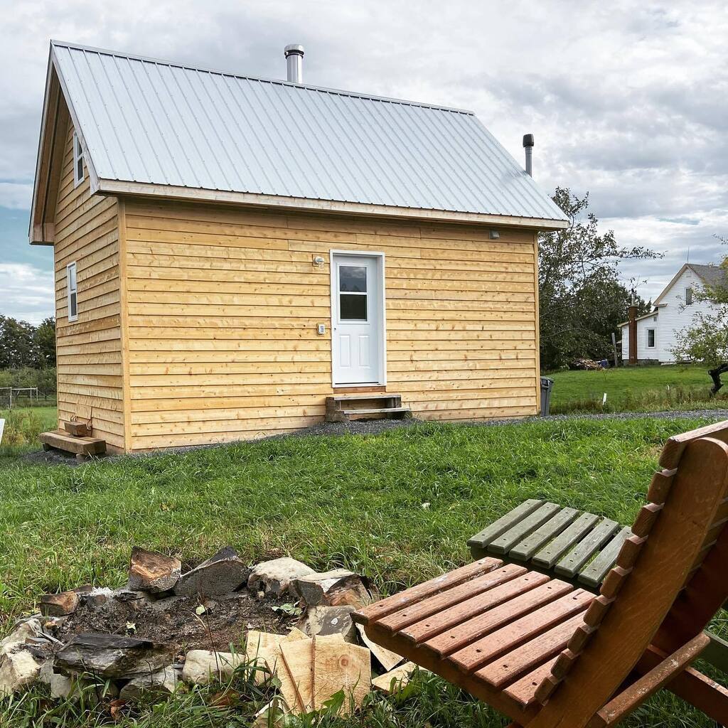SandowFarm's tweet photo. Just 25 days until Christmas 🎄
#tinyhomes #cabin #newbrunswick #homesteading #nature #autumn #winter #getaway #friends #tinyhouse #cabinlife #cabin #cabinintheorchard #offgridcabin #diycabin #diybuild #cabinbuilders #tinyhomebuild #tinyhousebuild #… https://t.co/09xBkprbvo https://t.co/Qe0hJFlVL8