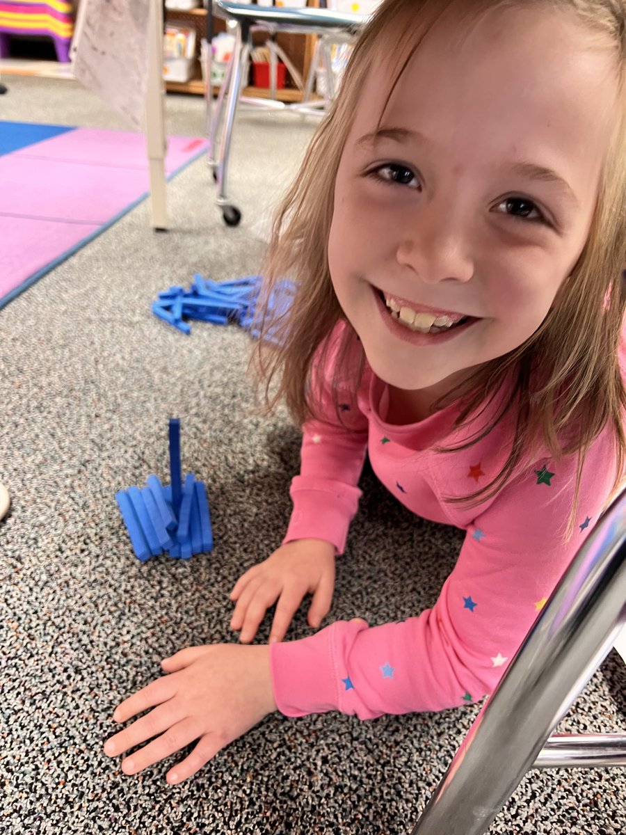 Ms_JArmstrong's tweet photo. How many 10s are there in 100? 200? 300? What can you create out of those tens? #BlueJaysCan ⁦@sanfordcreek⁩ https://t.co/pj4GD9TBTk
