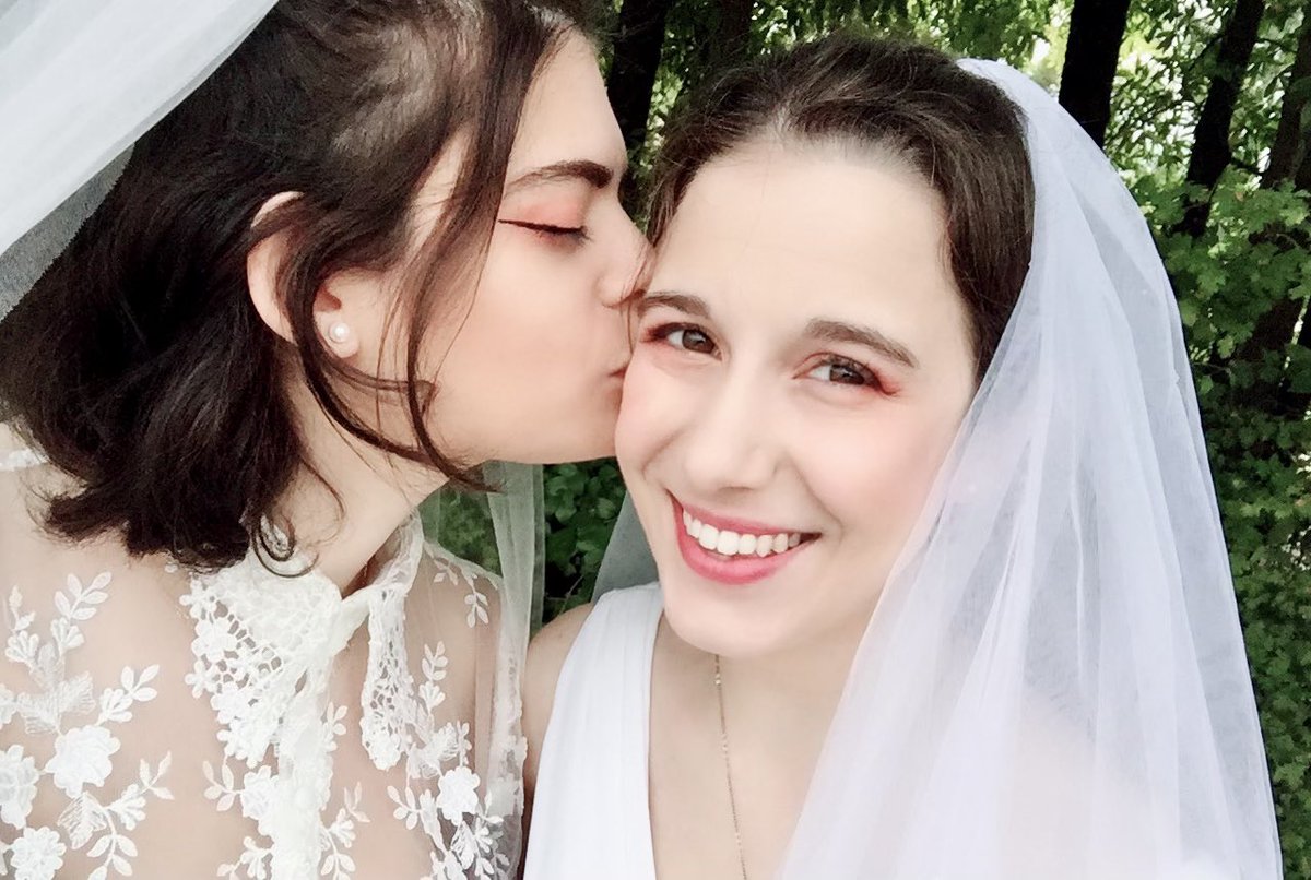 Kamukomahina Enjoyer On Twitter The Lesbians Have Arrived Married 4yrs Ago Together For 8