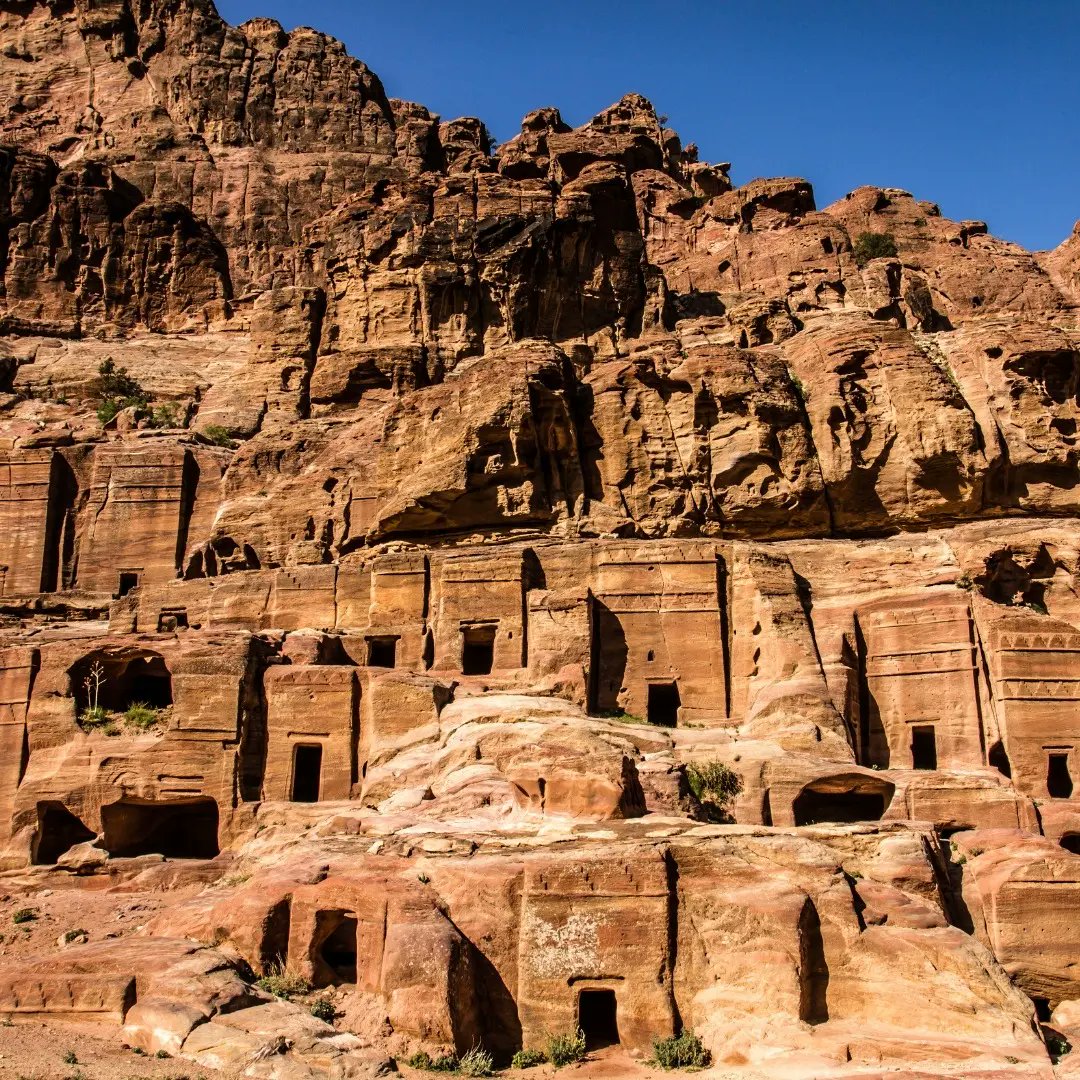 #Petra consists of 800 monuments. Among them, the most famous is the "#TREASURE".His name comes from an ancient legend according to which an Egyptian pharaoh at war against the Israelites decided to hide his treasure inside #ElKhasneh.
#nftbooking #Travel #nfttravel #Jordan