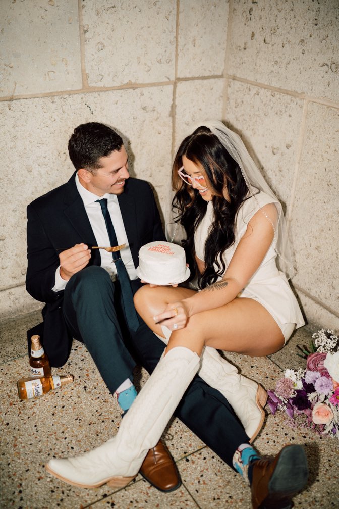 mermaid_jyll's tweet photo. imagine getting fake eloped &amp; the photos come out like this… https://t.co/Jn4zr9ziSA