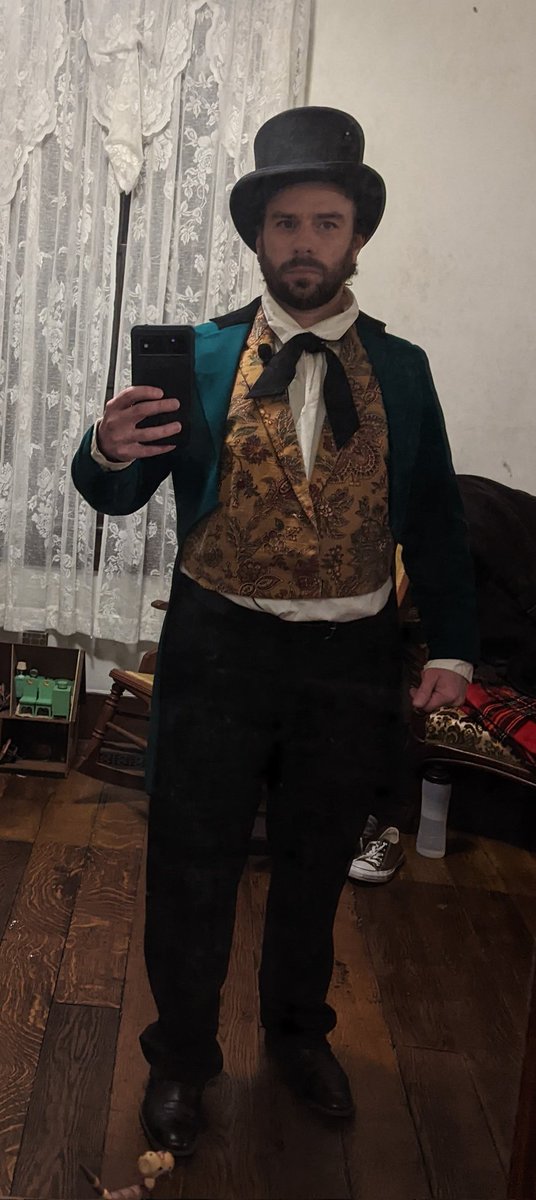 LilTooClinical's tweet photo. New look! Whatcha think? #AChristmasCarol #SCMT https://t.co/ZrrpZ8VWjW