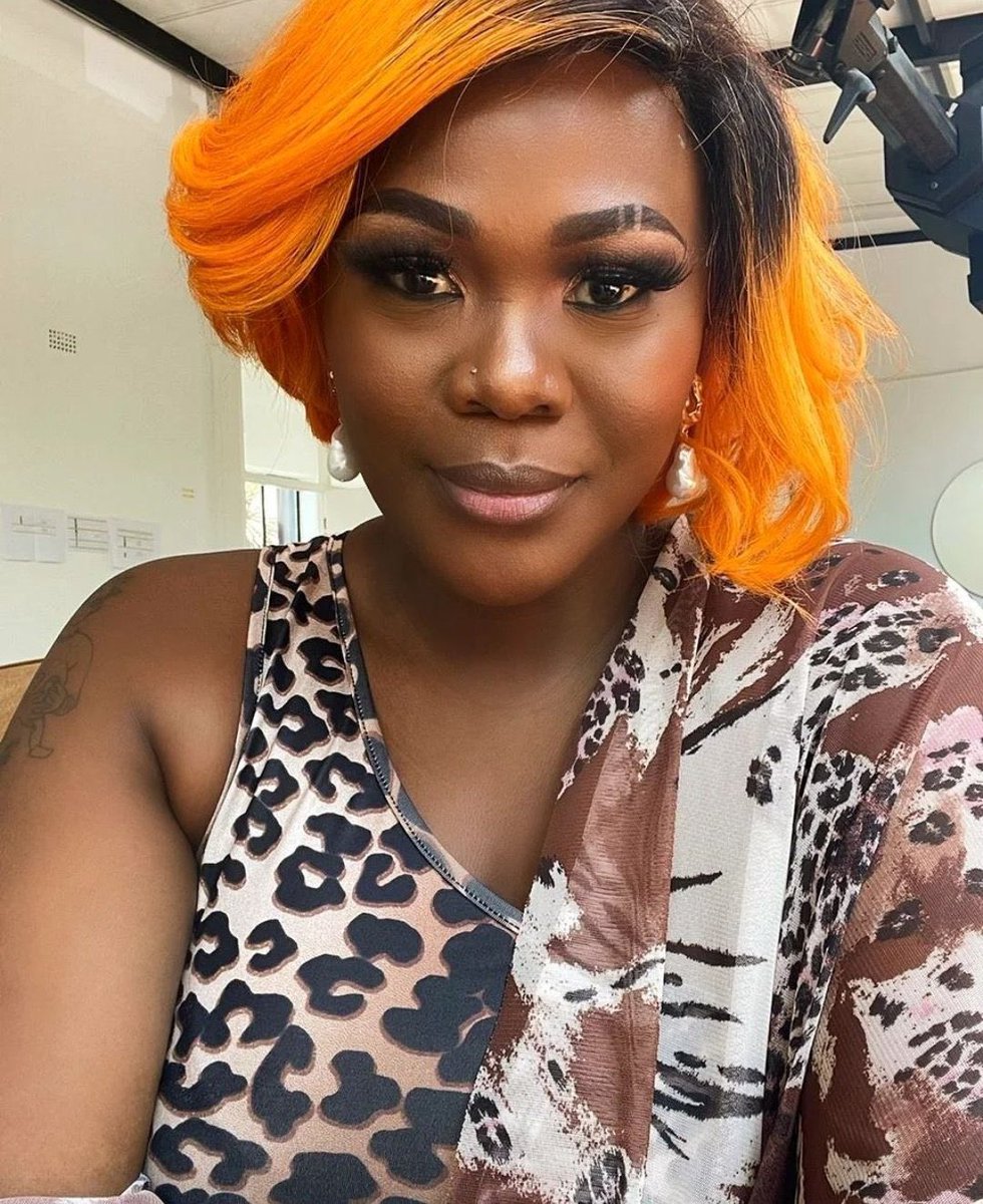 zah02's tweet photo. Can we give this queen her flowers 💐. We bow down a whole Queen and we stan . What a talent @zikhonasodlaka  . She championed the role of Mandisa . No one could have played this role better . Killed every episode 💯♥️♥️♥️🙌🏾🙌🏾🙌🏾🙌🏾. Ndlovukazi #TheWifeShowmax  #Mandisa https://t.co/QEXlekoQmh