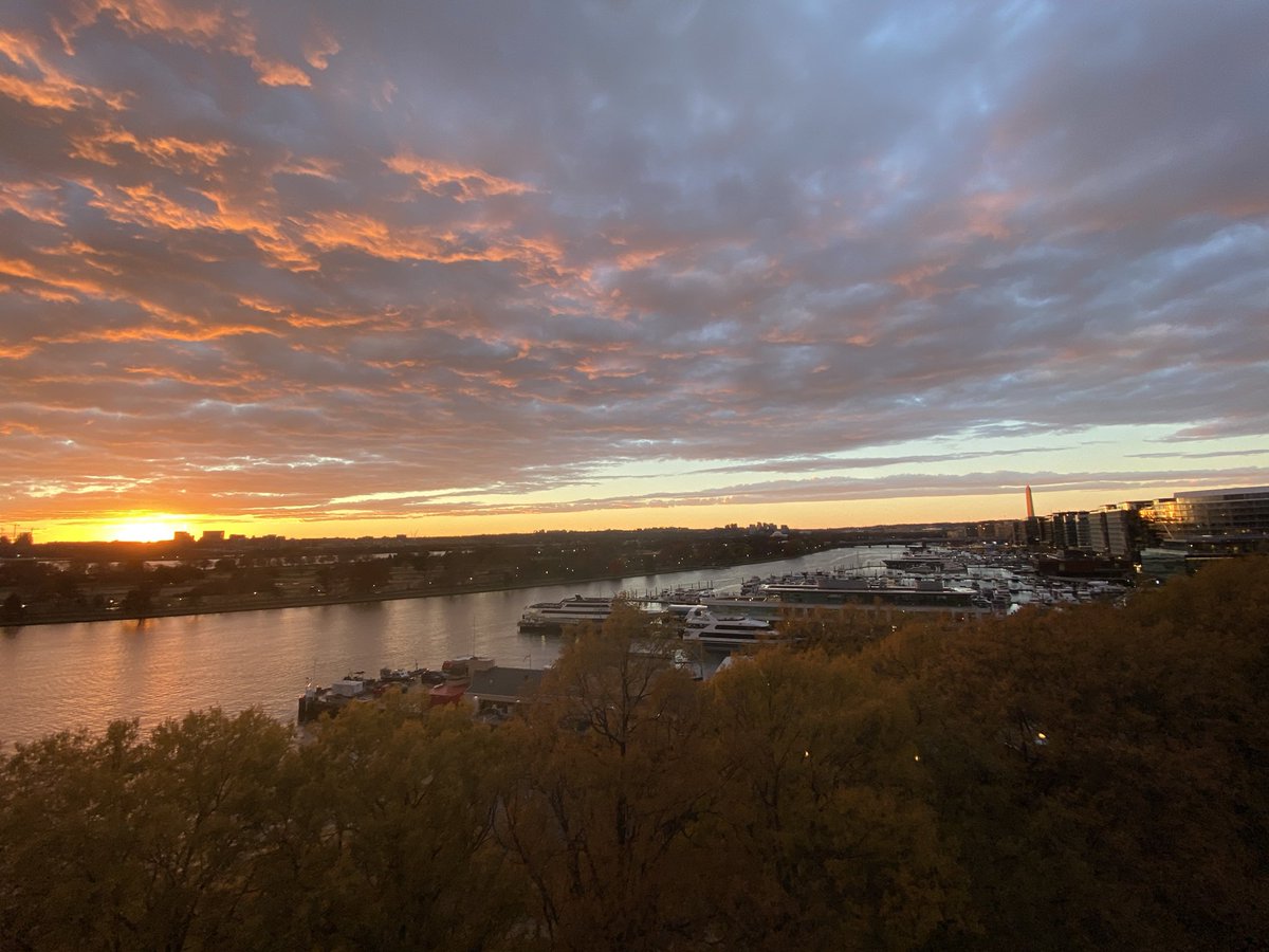 CKain's tweet photo. Dramatic skies for this afternoon’s sunset in Southwest DC https://t.co/j7tUOah56J