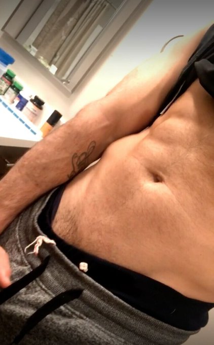 Workout Wednesday baby! 🏋️&zwj;♂️💪🏼🍆 Show me yours and I'll show you mine 😈 https://t.co/Nr4IwJnpnk https://t<a href="/tag/twitterafterdark"class="tags"><span>#twitterafterdark</span></a>