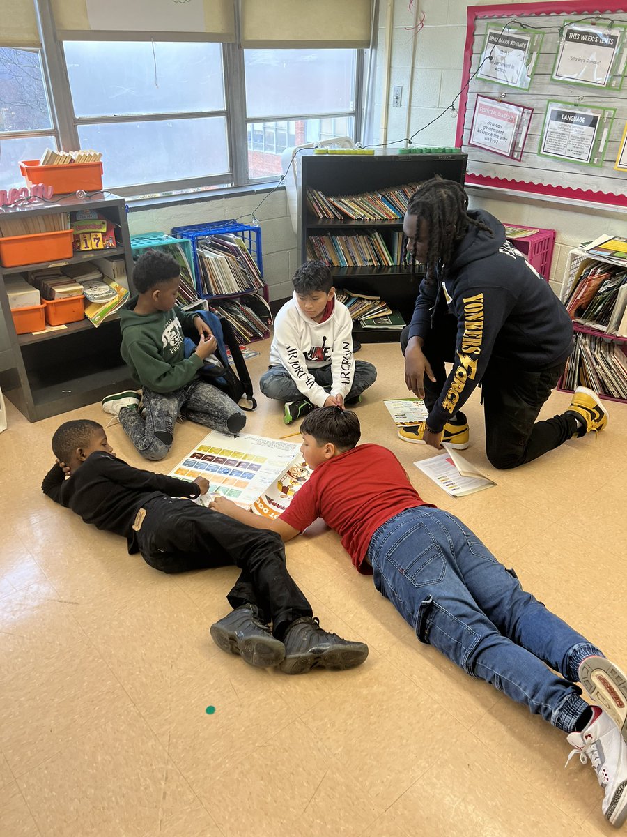 CrossHill_YPS's tweet photo. The Junior Achievement Program from Roosevelt High School Early College Studies came to CHA to work with our 3rd-5th grade students ! We had a great day learning ! #earlystudies https://t.co/127tkkH3ic