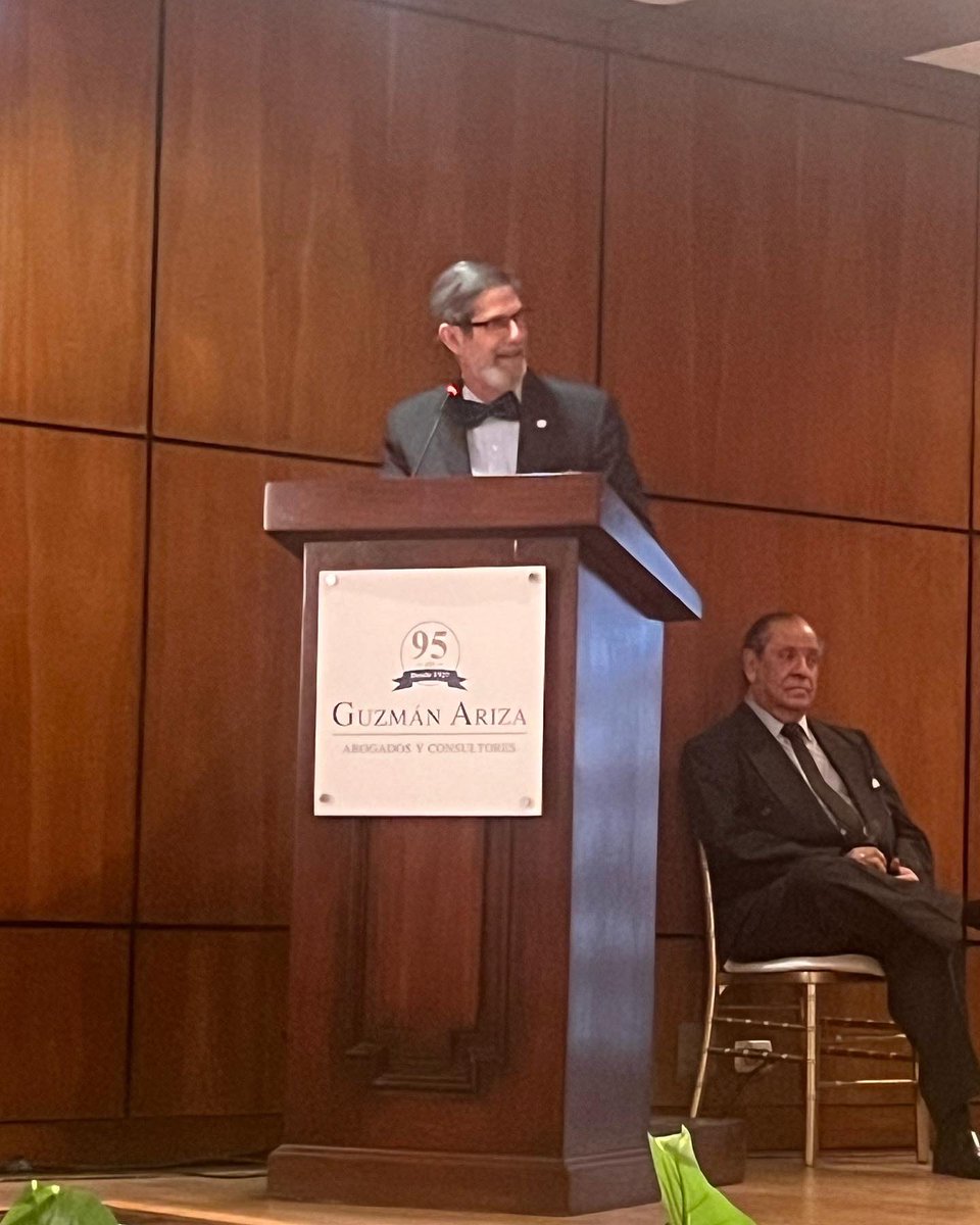 ALARCONPOLANCO's tweet photo. Un compromiso de honor, admiración y aprecio con el Lcdo. Fabio Guzmán Ariza y la puesta en circulación de su “Repertorio de la jurisprudencia civil, comercial e inmobiliaria de la República Dominicana (1908-2021)”. Una obra portentosa que marca un antes y un después en el país. https://t.co/rIxxrqfdyN