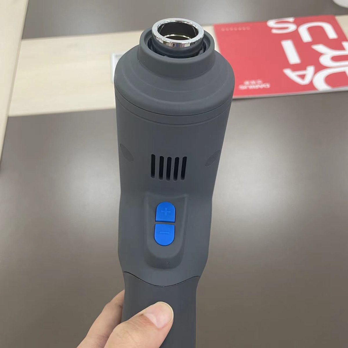Training and recovery go hand-in-hand. 
Darius professional massage gun provides a pro-level massage to cure aches and pains, reduce tension and alleviate stress.

We are factory, looking for some brand/trader to cooperate, to create more innovative products together.