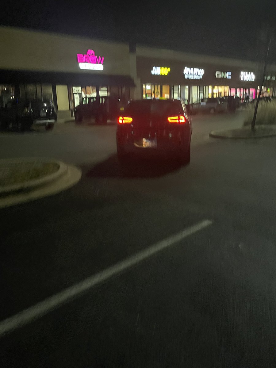 Cd5Skull's tweet photo. I JUST GOT HIT BY A CAR CAN ANYONE PLZ UNBLURR THE LICENSE PLATE PLZ RETWEET 🙏🏽🙏🏽🙏🏽🙏🏽 https://t.co/uj5PoClxNZ