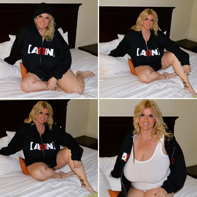 Shout out to 😘 @ASNLifestyleMag for my awesome hoodie just in time for @exxxotica #DC be sure to give