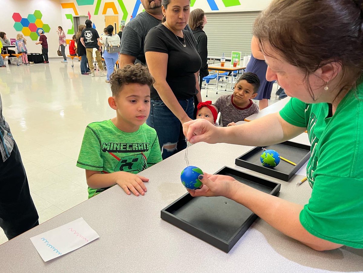 LakeWorthISD's tweet photo. The Perot Museum came out to Marine Creek Leadership Academy Tuesday night and students were able to participate in hands-on, interactive science activities such as holding a cloud bubble, making craters, orbit objects and creating objects in motion. #WorthIt https://t.co/6LIobyGbGD