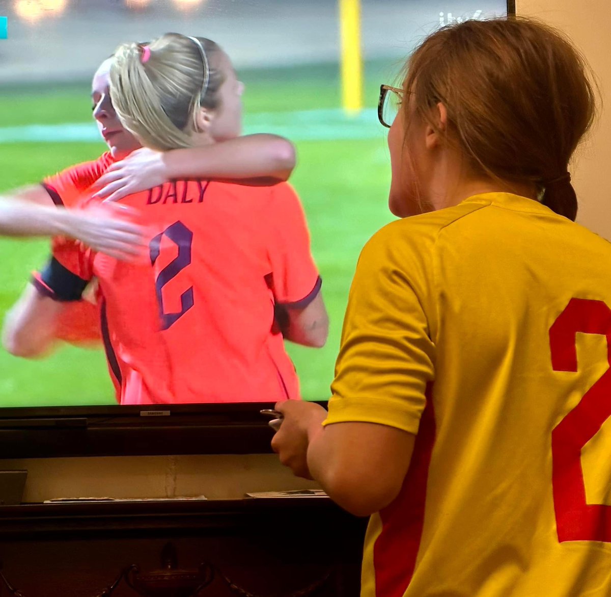 daly_design's tweet photo. Kinda funny to see this pic from a couple of weeks ago when we walked in from training to see the lionesses play, then realise the coincidence of both Daly’s wearing the same number on the same night!  @RachelDaly3 @baglanbgclub https://t.co/aIo63kiFLa