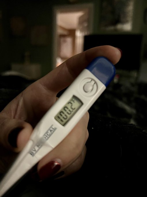 Shaking I&rsquo;m so cold 😞 https://t.co/lfUTPEhriQ