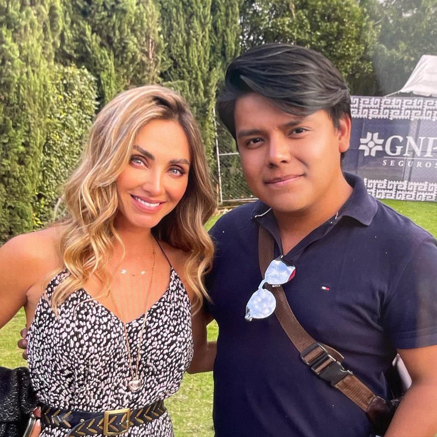 ctxanahi's tweet photo. Siempre vas a estar en nuestros corazones. Hoy la familia Anyfan te rinde un homenaje en agradecimiento a todo el apoyo y cariño siempre para @Anahi 
Siempre vivirás en nuestros corazones. 
@SamuelGoomez https://t.co/Zs1ONLC6Z7