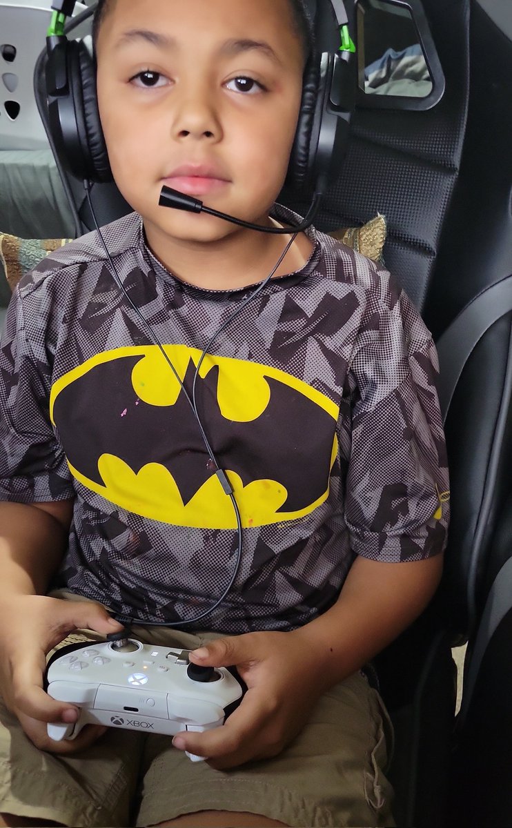 ProBubz's tweet photo. Watch ProBubz stream COD on Twitch! https://t.co/LUx3cDE6jW https://t.co/KaTbFcBE0j