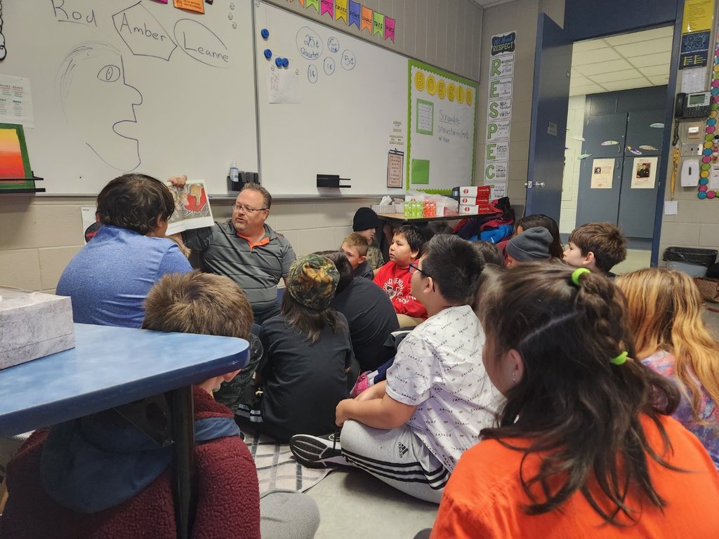 SchoolMckitrick's tweet photo. Grade 4 had a visit from their Anderson Pump House friends.  Thanks for the story and treat!!!   #friends.   #andersonpumphouse.   #grade4 https://t.co/QlWJVsRna5