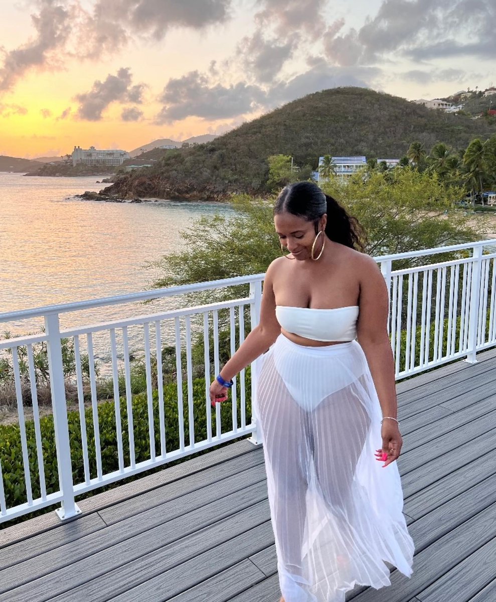 USVItourism's tweet photo. USVI sunsets are always a 10/10 🌅 🇻🇮​

📷:  angelabrownreagins​ on IG 

#VisitUSVI  #USVI #USVirginIslands #NaturallyInRhythm #USVINice #SunsetPics https://t.co/YIyE2R64Bf
