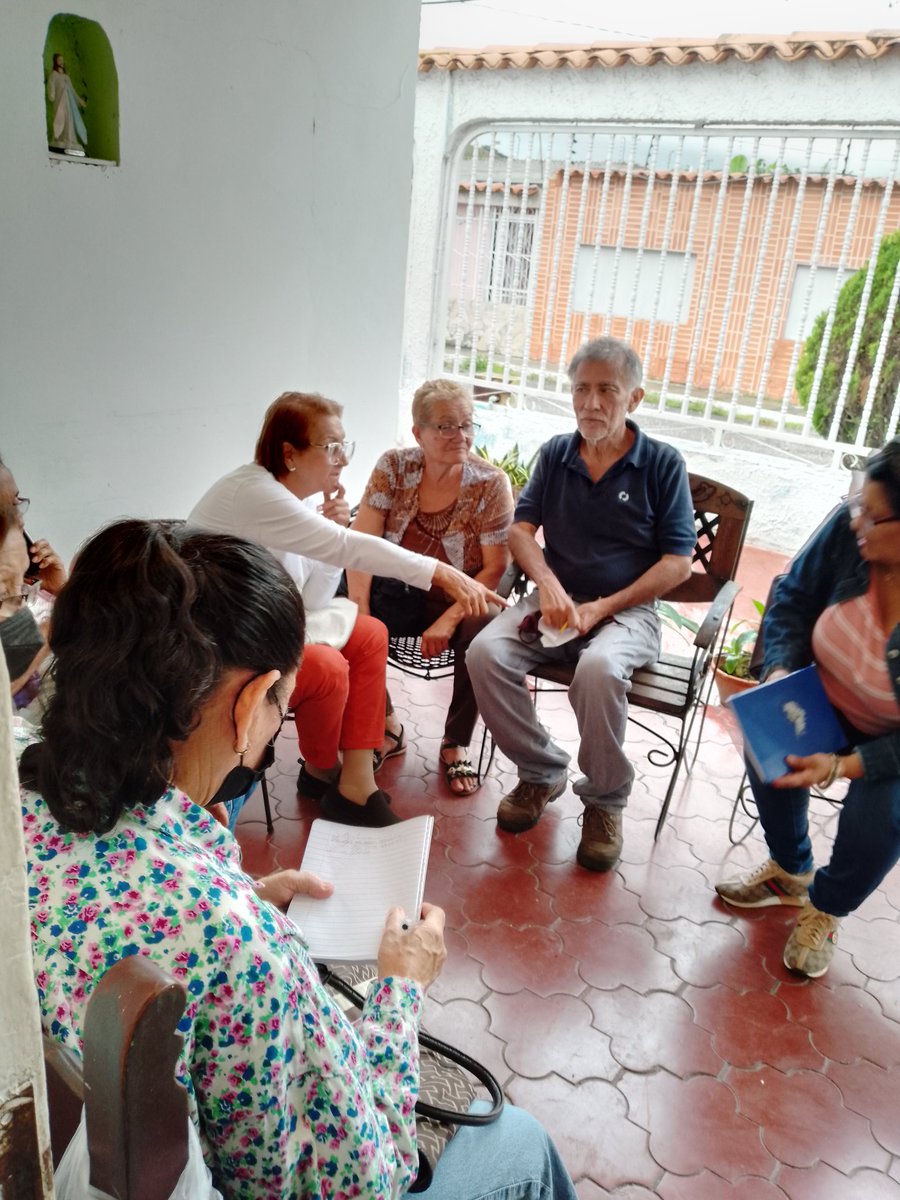 EmiliaMons's tweet photo. #30Nov22 un Café por la Democracia en Patarata Parroquia Catedral Iribarren. Seguimos llevando el mensaje de Unidad y participación en las primarias. https://t.co/f5LGQsI3S8