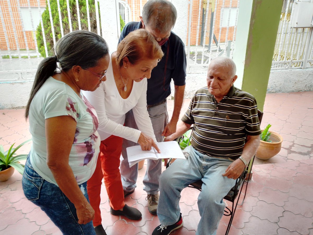 EmiliaMons's tweet photo. #30Nov22 un Café por la Democracia en Patarata Parroquia Catedral Iribarren. Seguimos llevando el mensaje de Unidad y participación en las primarias. https://t.co/f5LGQsI3S8