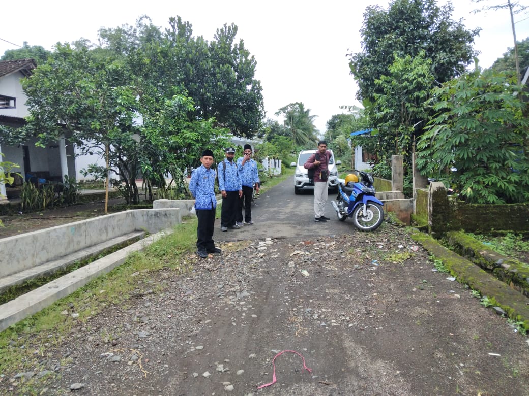 DesaKaligondo's tweet photo. Selasa, 29 November 2022
Kegiatan Pengecekan Lokasi Pengajuan Pavingisasi
Jalan Natarsari Kaliwadung dan Jalan Menuju PP Darussyafaah 
Dusun Wadungbarat Desa Kaligondo Kecamatan Genteng Kabupaten Banyuwangi https://t.co/QA2VKLGjJz