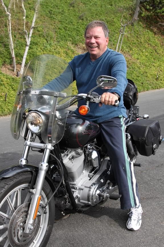 TheShatManRises's tweet photo. HOPIN ON MY HOG COINT FOUR A HOGEIDE WIT MY HOGFAMLY @MickyRourk @pastorlewishead @TimAllenHere - the Hog man #HogFacts https://t.co/Gj264YdCkS